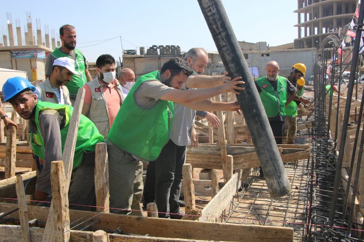 İHH Afrin'de 1500 kişilik cami yapıyor