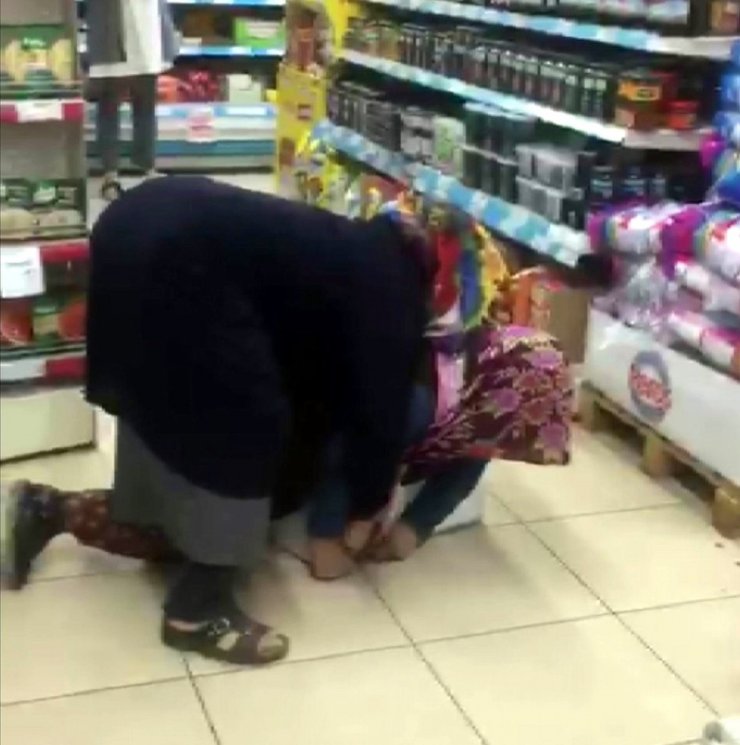 Konya'da kadınlar düdüklü tencere için kavga etti! Bir diğeri çekip sosyal medyada paylaştı