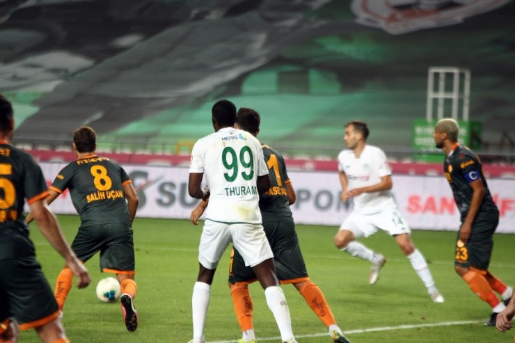 Konyaspor ilk yarıyı 2- 0 üstünlükle tamamladı