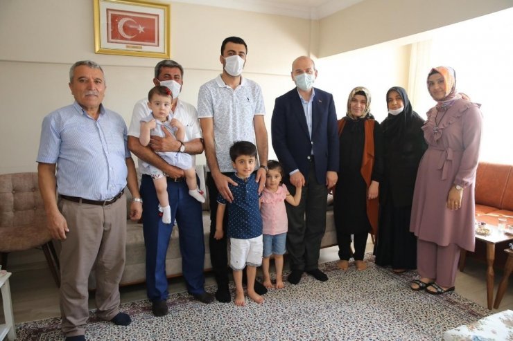 Soylu 15 Temmuz şehidi ikizlerin ailesini unutmadı