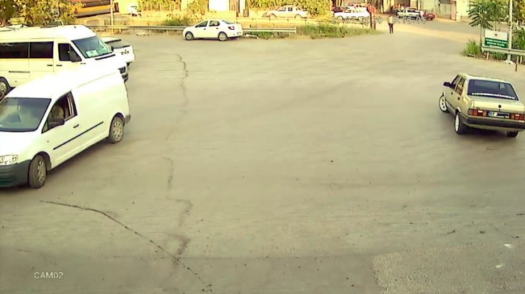 Trafiğe açık alanda drift yaptı! Polis plakası kapatılan Doğan marka otomobili arıyor