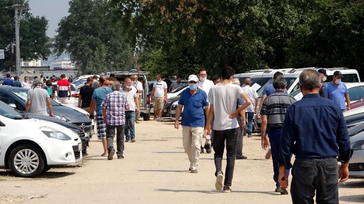 İkinci el oto değil sanki uçak pazarı! Müşteri çok alıcı yok