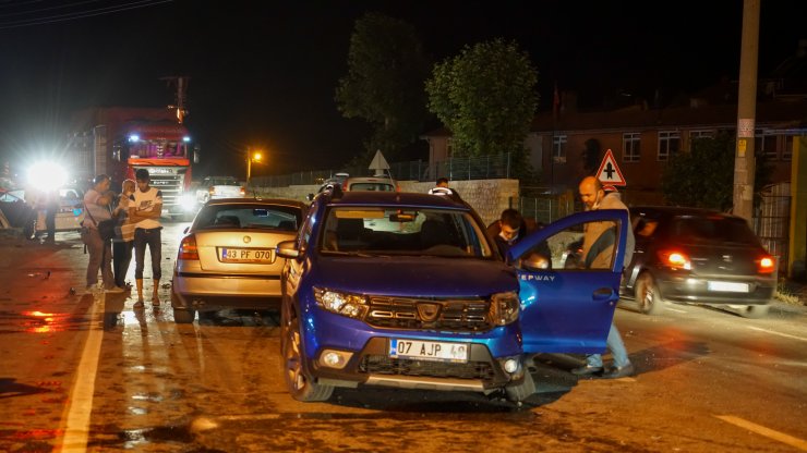 Kütahya'da gece yarısı kaza! 5 kişi yaralandı