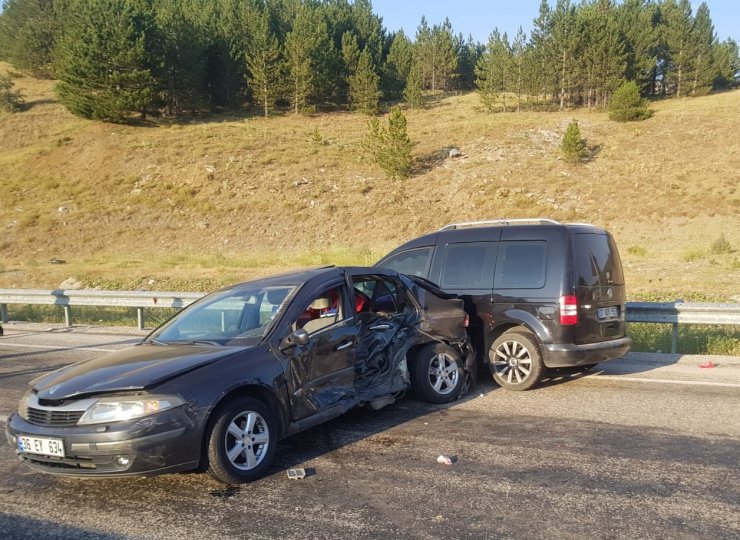 Konya - Antalya yolunda kaza! 5 kişi yaralandı