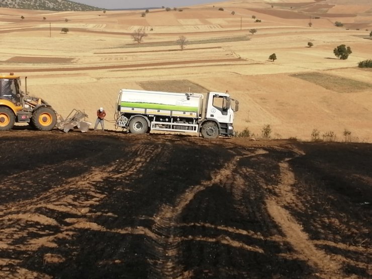 Konya'da buğday ekili tarla alev alev yandı! Müdahaleye çalışan çiftçi öldü