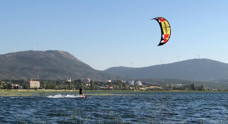 Konya'da uçurtma sörfü heyecanı! Karaburun'da da yapılabilecek