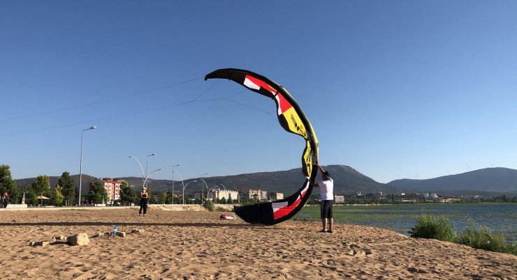 Konya'da uçurtma sörfü heyecanı! Karaburun'da da yapılabilecek