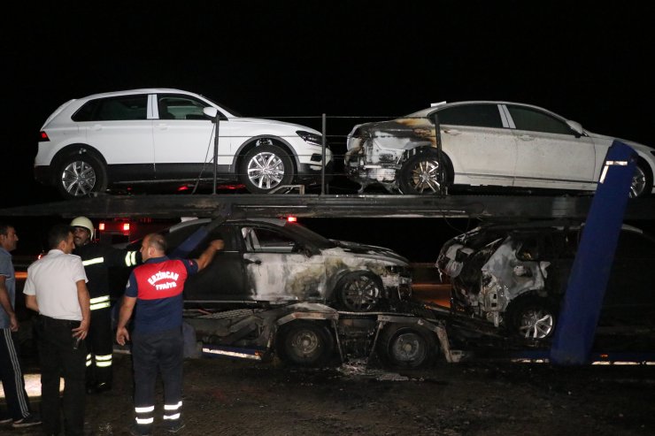 Sıfır araç yüklü tır seyir halinde alev aldı