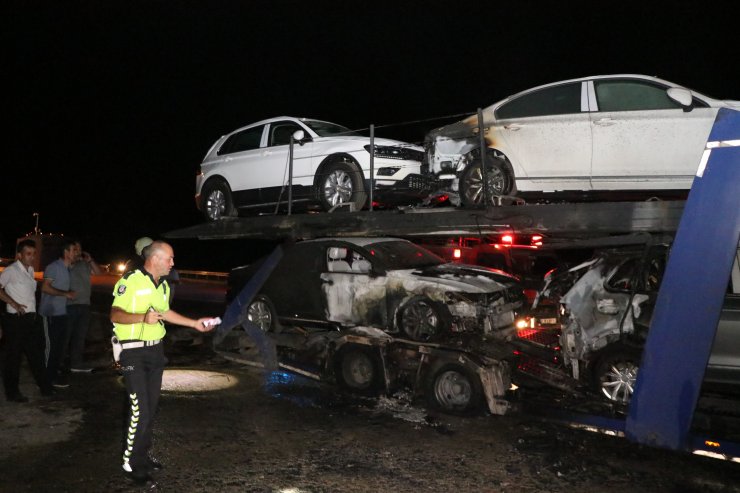 Sıfır araç yüklü tır seyir halinde alev aldı