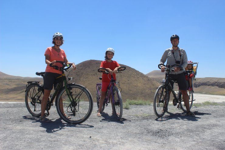 Konya Meke Gölü'nün etrafında pedal çevirdiler