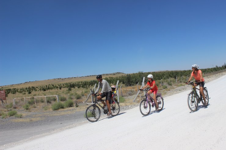Konya Meke Gölü'nün etrafında pedal çevirdiler