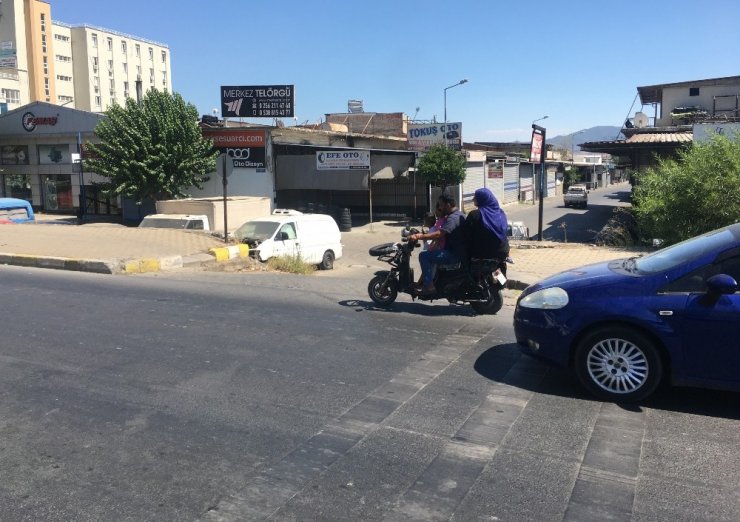 Beş kişi tek bisiklette! Hayatlarını hiçe saydılar