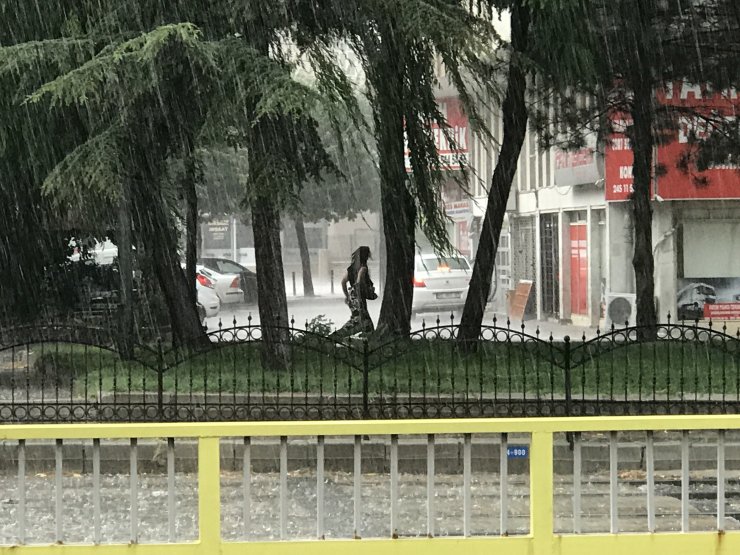 Konya bayramda kuvvetli yağışla serinledi