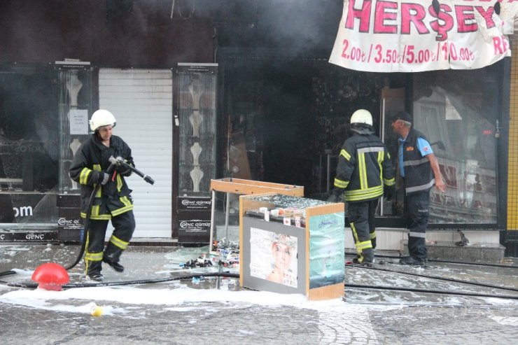 Karaman'da sabaha karşı iş yeri yangını! Büyük çapta maddi hasar oluştu