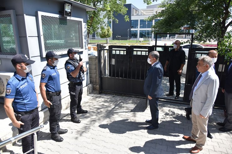 Karaman Valisi Mehmet Alpaslan Işık ve Eşi bayram boyunca ziyaret yaptı