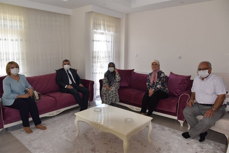 Karaman Valisi Mehmet Alpaslan Işık ve Eşi bayram boyunca ziyaret yaptı