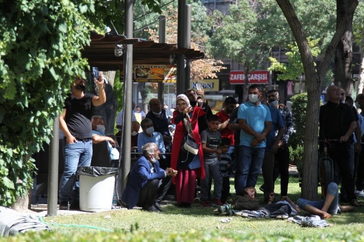 Konya'da toplu intihar girişimi! Bir kişi yukarıda yüzlercesi aşağıda