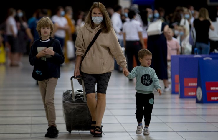 İlk Rus turist kafilesi Antalya'ya indi!