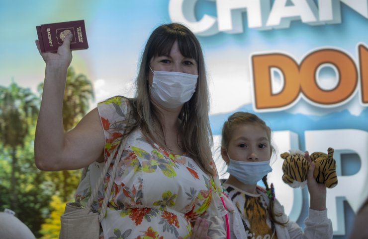 İlk Rus turist kafilesi Antalya'ya indi!