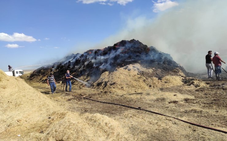 Konya Kulu'da 10 bin saman balyası alev alev yandı