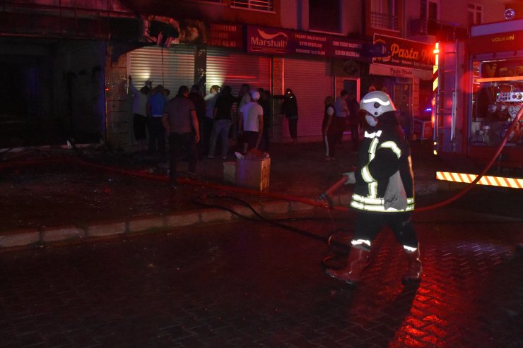 Züccaciye mağazası alev alev yandı