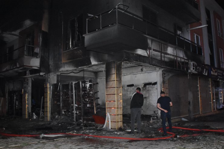 Züccaciye mağazası alev alev yandı
