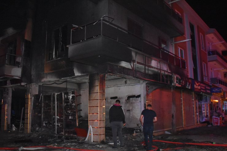 Züccaciye mağazası alev alev yandı