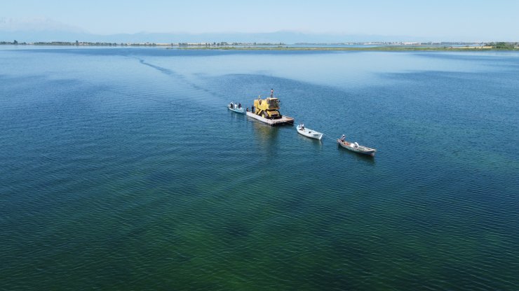 Tarımın Konyalı Fatihleri! Biçerdöveri su üstünde karşıya geçirdiler