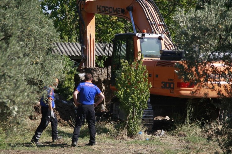 Afla serbest kalan adam aylardır aranıyordu! Elleri ve ayakları bağlı halde evinin fosseptik çukurunda bulundu