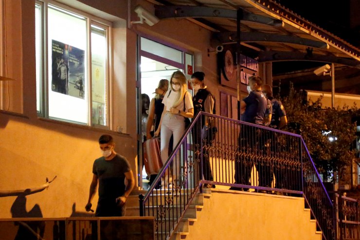 Fuhuş operasyonunda yakalanan 19 kadından 17'si sınır dışı edilecek