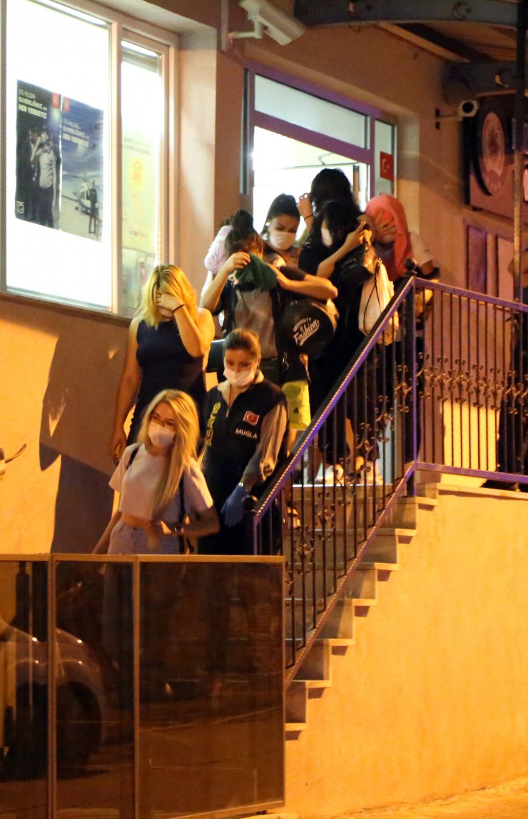 Fuhuş operasyonunda yakalanan 19 kadından 17'si sınır dışı edilecek