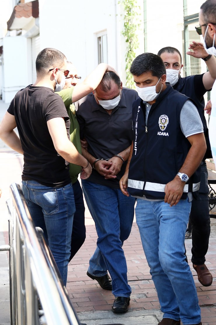 Öldürdüğü anne ve kardeşi defnedilirken Hatay Vali Yardımcısı adliyeye sevk edildi