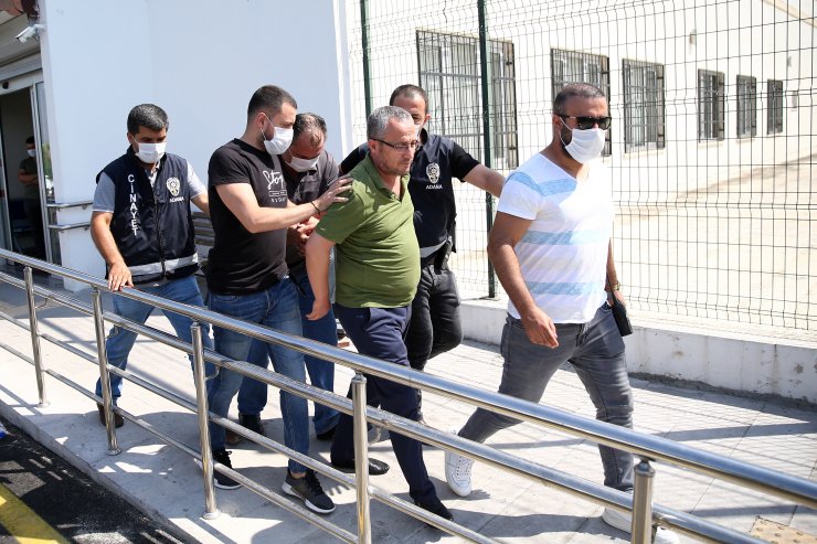 Öldürdüğü anne ve kardeşi defnedilirken Hatay Vali Yardımcısı adliyeye sevk edildi