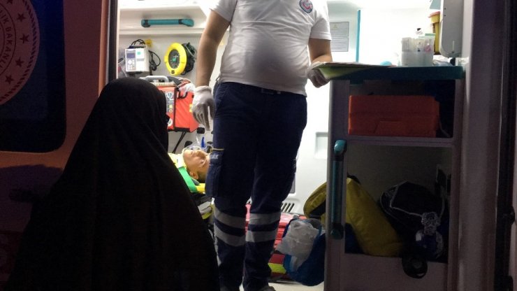 Zihinsel engelli genç 3’üncü kattan atladı! Yoldan geçen vatandaş tuttu