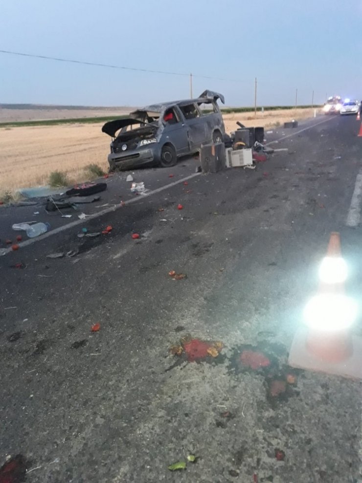 Konya'da minibüs düğün dönüşü takla attı! 3 yaralı