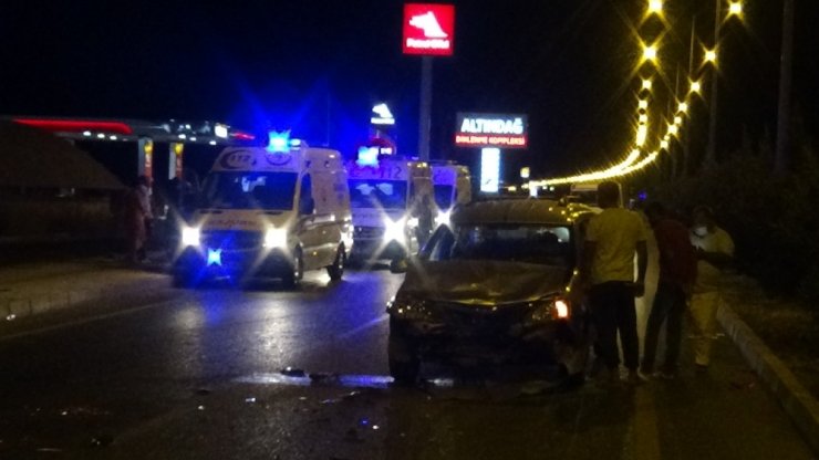 Hatalı sollama kazaya neden oldu! 2’si ağır 10 yaralı