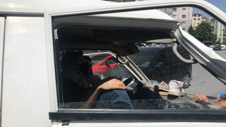 Konya'da tansiyonu düşen sürücü direğe çarparak durabildi