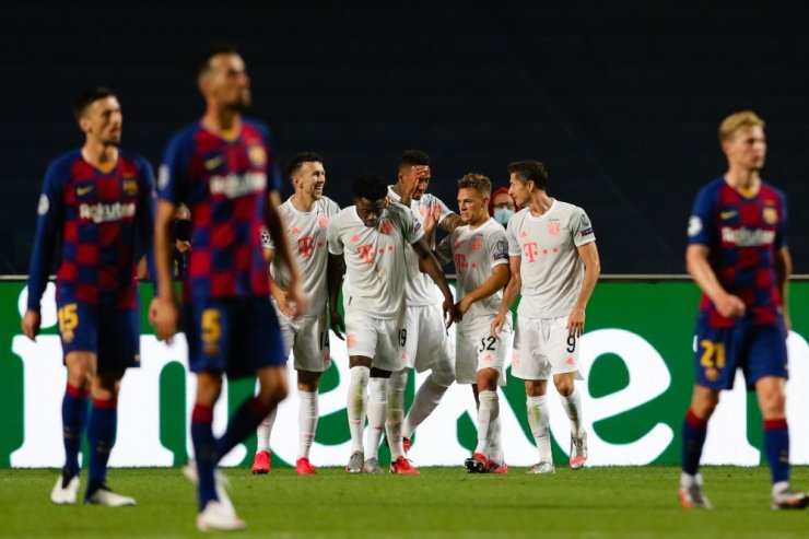 Bayern Münih Barcelona'yı 8-2'lik farkla yenerek tur atladı