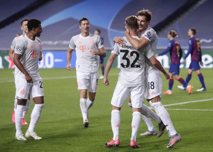 Bayern Münih Barcelona'yı 8-2'lik farkla yenerek tur atladı