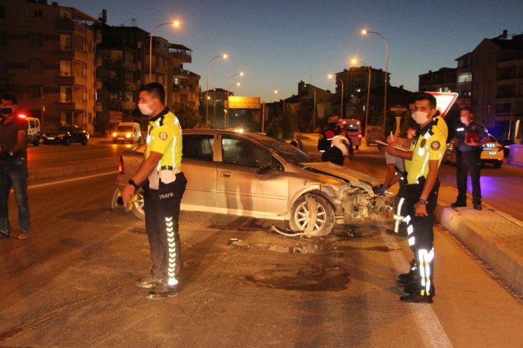Karaman'da feci kaza: Ters dönen otomobil 50 metre sürüklendi! 2 yaralı