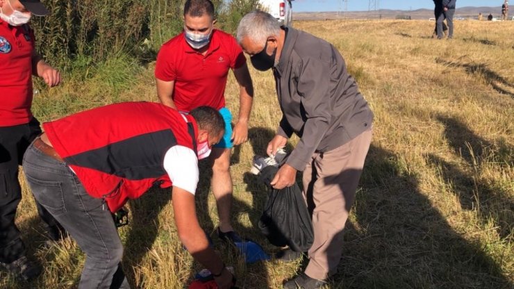 Serinlemek için çaya giren iki çocuk akıntıda kayboldu