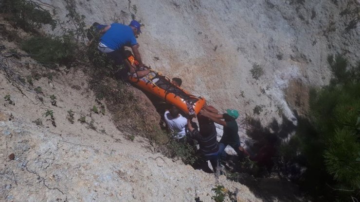 Uçuruma yuvarlanan çoban 6 saatte kurtarıldı