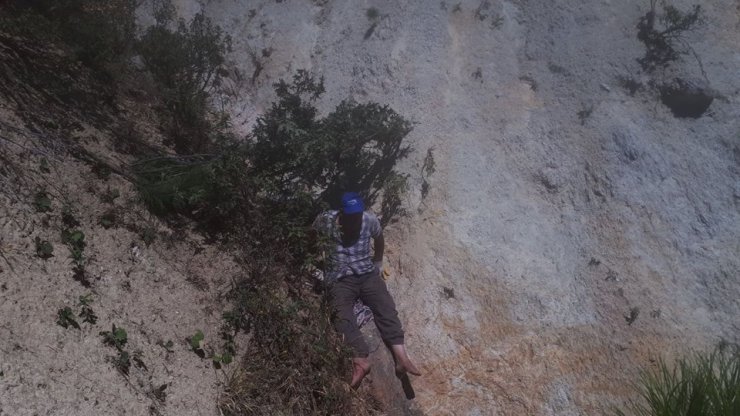 Uçuruma yuvarlanan çoban 6 saatte kurtarıldı