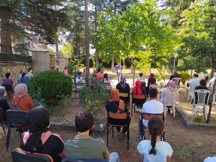 Konya Beyşehir'de fen liselerini kazanan öğrencilere altın ödülü