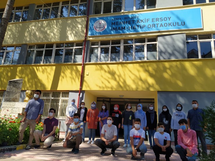 Konya Beyşehir'de fen liselerini kazanan öğrencilere altın ödülü