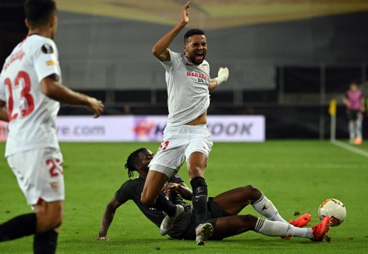 Manchester United'ı 2-1 mağlup eden Sevilla finale çıktı