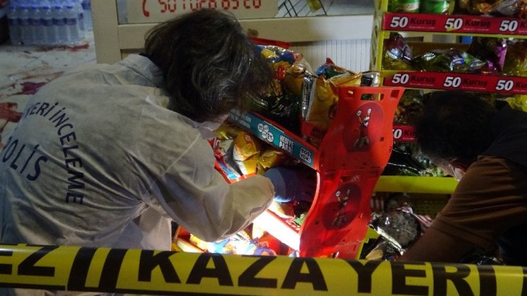 Marketteki alacak verecek kavgası kanlı bitti! 1'i ağır 3 kişi pompalı tüfekle yaralandı