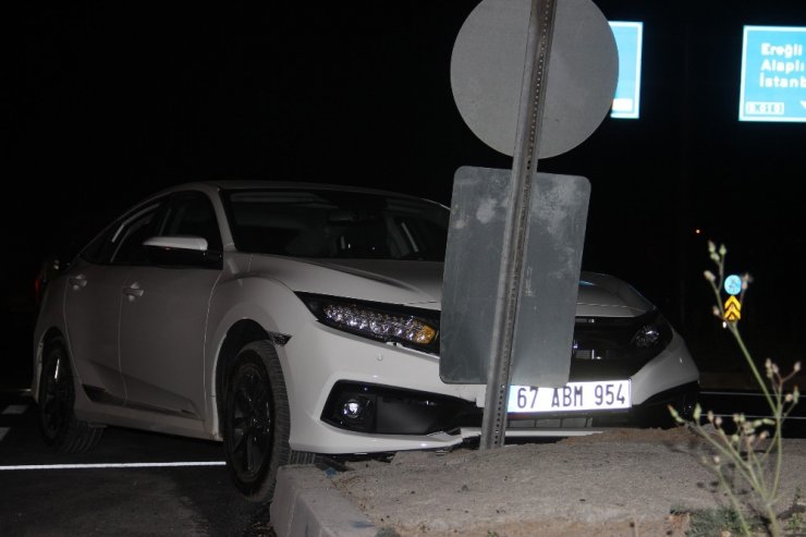 Ereğli'de iki otomobil kavşakta çarpıştı! 1 çocuk yaralandı