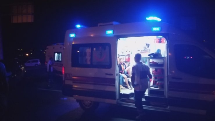 Ereğli'de iki otomobil kavşakta çarpıştı! 1 çocuk yaralandı