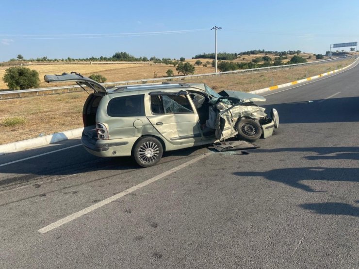 Minibüs ile otomobil kavşakta çarpıştı! 1 kişi öldü 2’si çocuk 8 kişi yaralandı